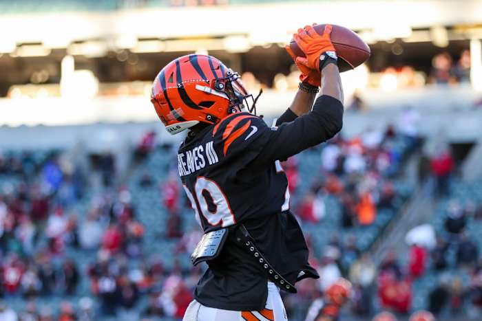 Dec 12, 2021; Cincinnati, Ohio, USA; Cincinnati Bengals cornerback Vernon Hargreaves III (29) catches a pass during warmups prior to the game against the San Francisco 49ers at Paul Brown Stadium. Mandatory Credit: Katie Stratman-USA TODAY Sports